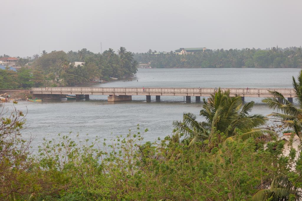 Navro Beach Resort Panadura Bagian luar foto